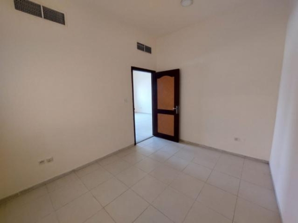 Dip staff accommodation with prime location (Room)