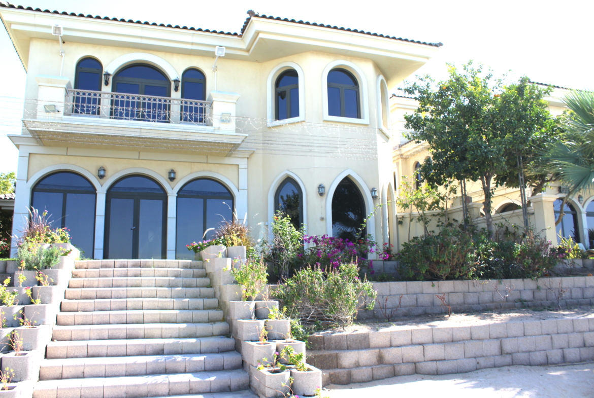 4-bedroom palm Jumeirah Villa for Rent