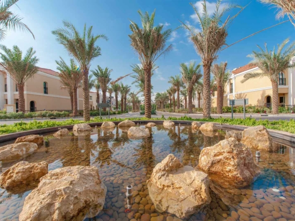 TOWNHOUSES IN GREEN COMMUNITY DIP