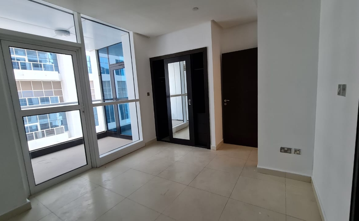Dubai Marina Huge 3Bed+Maids for Sale t-h