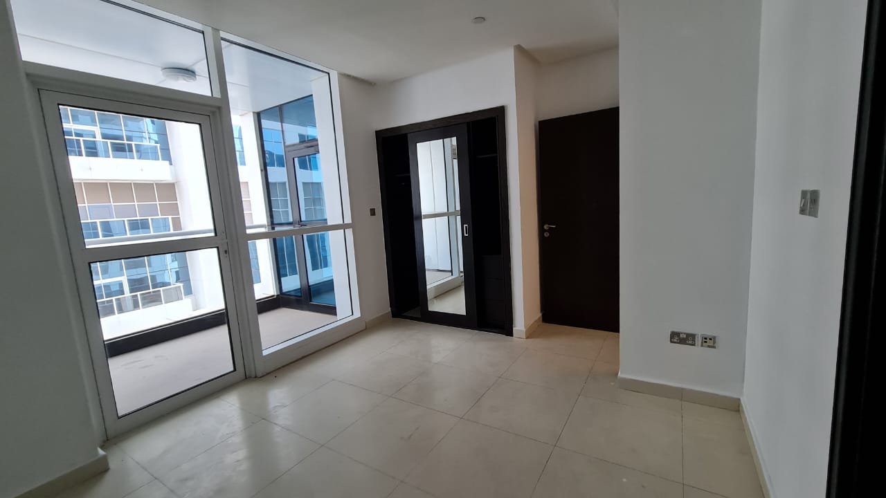 Dubai Marina Huge 3Bed+Maids for Sale t-h